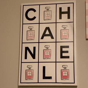 Channel perfum 20inx30in canvas                             Never been used
